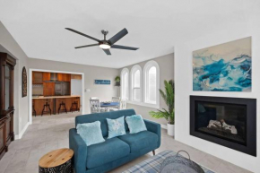 Upscale House, Location!!! Golf Course + Hot Tub